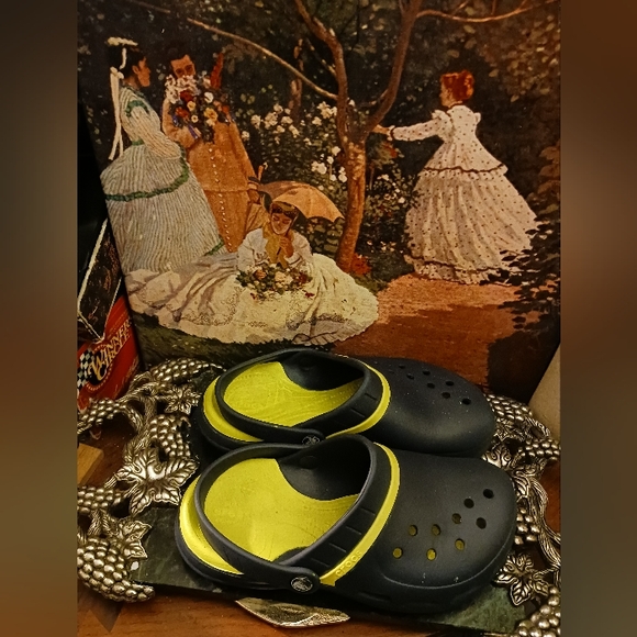 🩴🩴CROCS Dual Comfort Black&Yellow Sandals,Women 7,Nice Gift 🎁 Giving!! - Picture 7 of 8